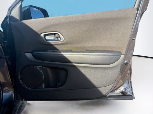 Used 2018 Honda HR-V LX image 29