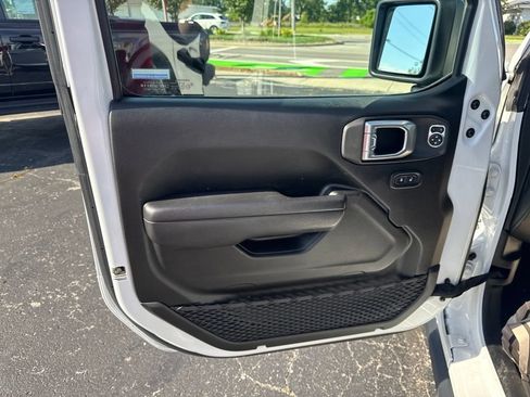Used 2022 Jeep Wrangler Unlimited Sport AWD/4WD image 16