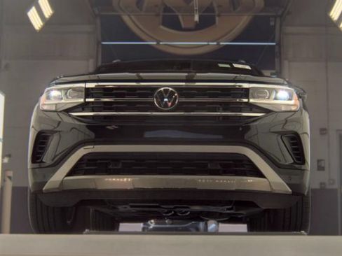 Used 2023 Volkswagen Atlas Cross Sport SE AWD/4WD image 4