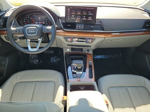 Used 2023 Audi Q5 2.0T Premium w/ Convenience Package image 2