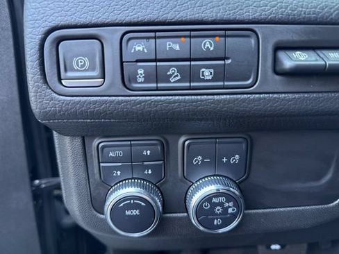 Used 2023 GMC Yukon Denali AWD/4WD image 12