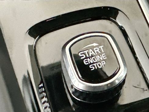 Used 2024 Volvo S60 B5 Plus image 19