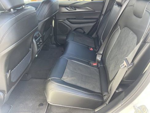 New 2025 Jeep Grand Cherokee Altitude image 15