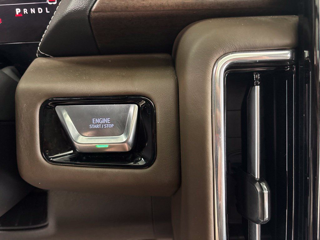 Used 2025 GMC Yukon Denali Ultimate w/ LPO, Floor Liner Package AWD/4WD image 26