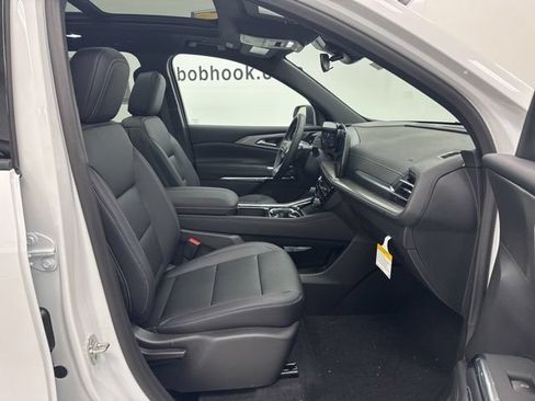 New 2026 Chevrolet Traverse LT w/ Sun and Wheel Package FWD image 30