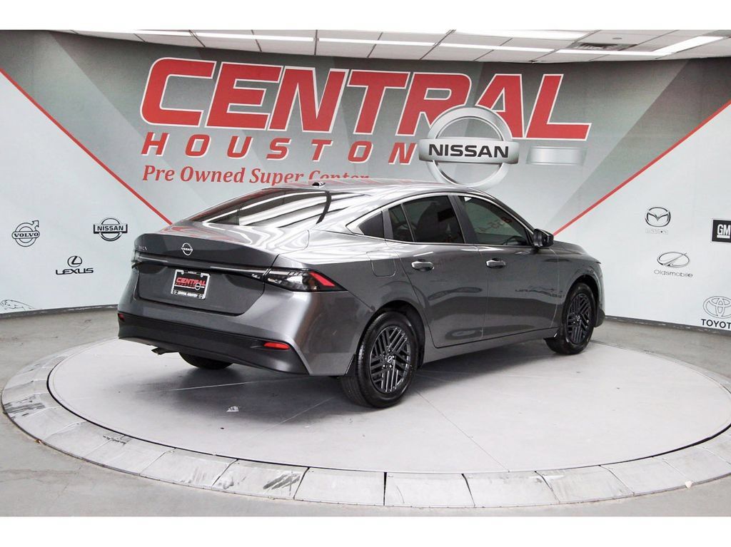 New 2026 Nissan Sentra SV w/ Floor Mat Package FWD image 4