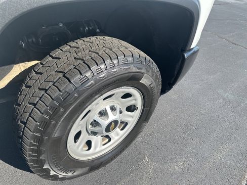 Used 2024 Chevrolet Silverado 3500 W/T image 23