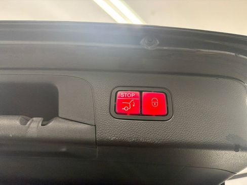 Used 2021 Mercedes-Benz GLC 300 w/ Premium Package image 21