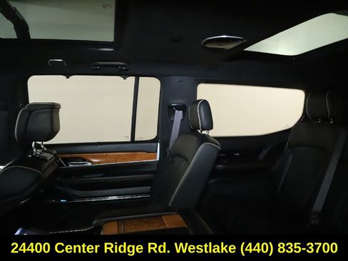 Used 2022 Jeep Grand Wagoneer Series III AWD/4WD image 15