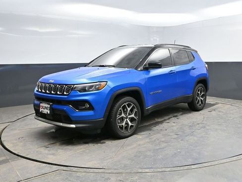 Used 2025 Jeep Compass Limited image 4