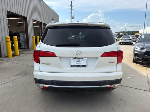 Certified 2018 Honda Pilot Touring image 7