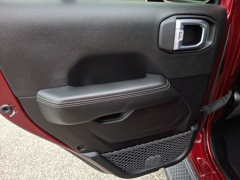 Used 2021 Jeep Wrangler Unlimited Sahara image 18