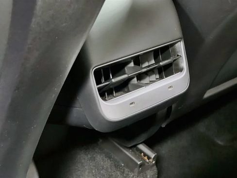 Used 2021 Tesla Model Y Long Range AWD/4WD image 26