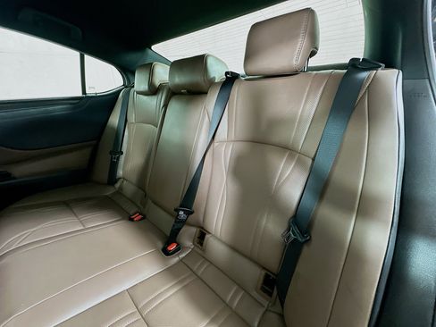 Used 2022 Lexus ES 300h w/ Accessory Package image 25