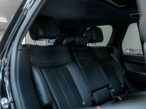 Used 2025 Land Rover Range Rover SE image 76