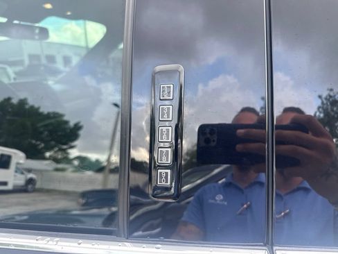 Used 2022 Ford F350 Platinum AWD/4WD image 8