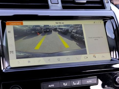 Used 2018 Land Rover Discovery HSE AWD/4WD image 18
