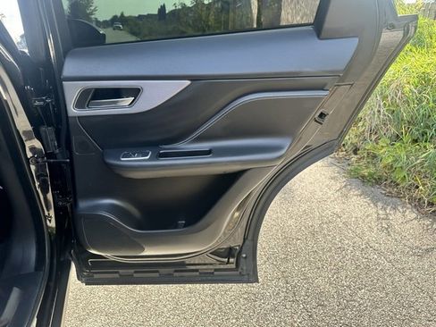 Used 2020 Jaguar F-PACE S image 21