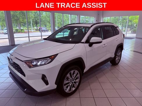 Used 2019 Toyota RAV4 XLE Premium FWD image 3