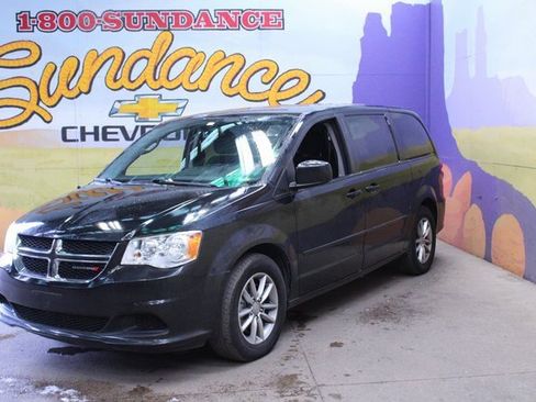 Used 2016 Dodge Grand Caravan SE image 2