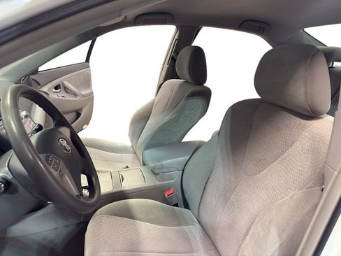 Used 2011 Toyota Camry LE image 15