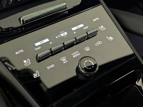 Certified 2024 Porsche Cayenne AWD/4WD image 30