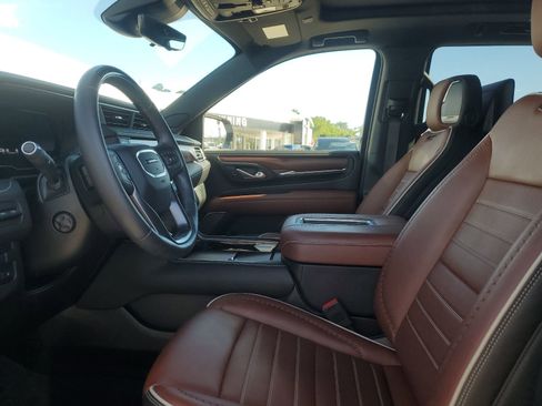 Used 2024 GMC Yukon Denali Ultimate w/ LPO, Floor Liner Package AWD/4WD image 8