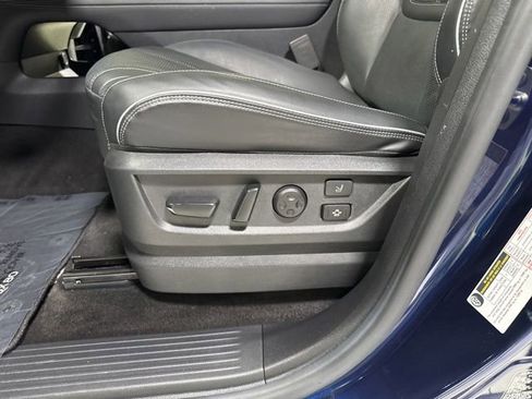 Used 2025 INFINITI QX80 Sensory AWD/4WD image 9