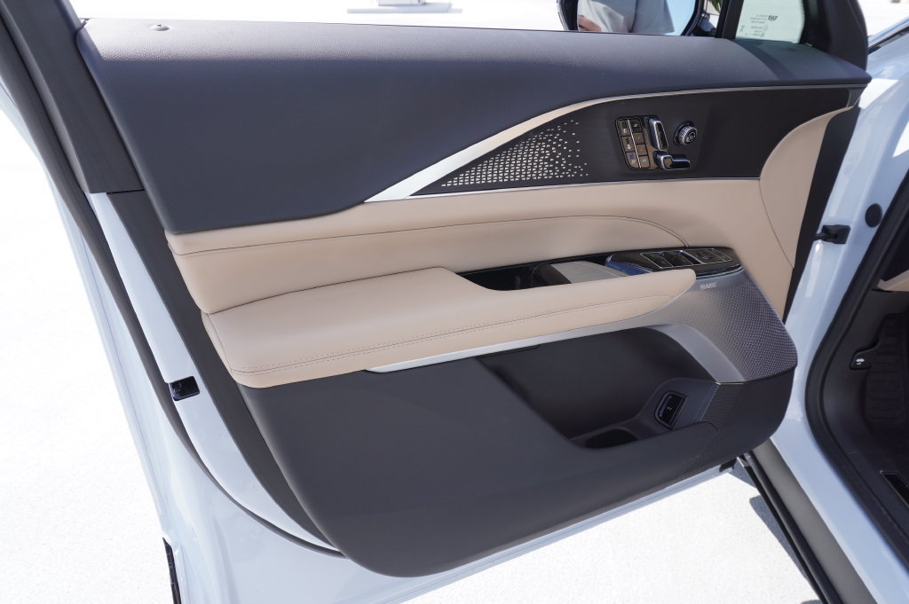 Certified 2026 Cadillac Lyriq Signature Sport w/ Nappa Leather Package RWD image 15