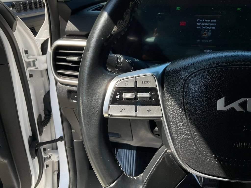 Used 2025 Kia Telluride S FWD image 11