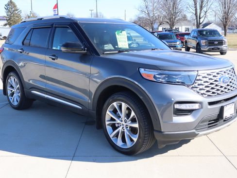 Used 2022 Ford Explorer Platinum w/ Equipment Group 601A image 3