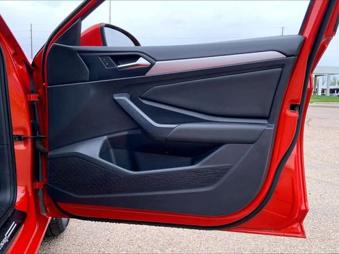 Used 2021 Volkswagen Jetta SE image 23