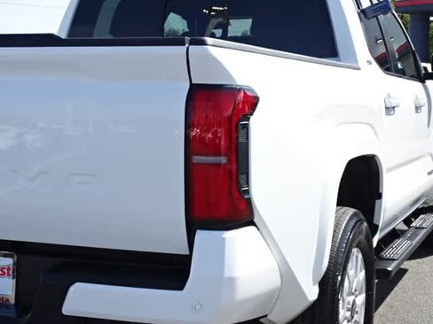 Certified 2024 Toyota Tacoma SR5 w/ SR5 Upgrade Package AWD/4WD image 12