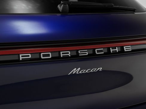 Used 2025 Porsche Macan image 17