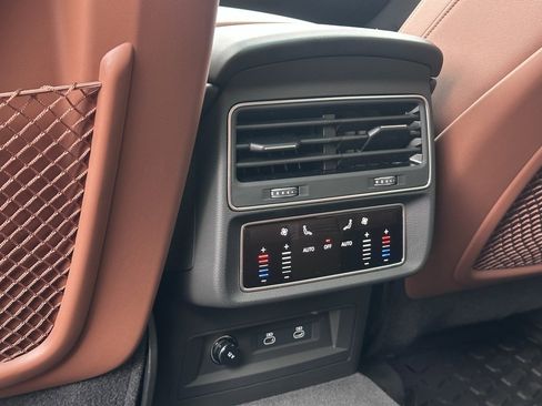 Used 2025 Audi Q8 Premium Plus image 22