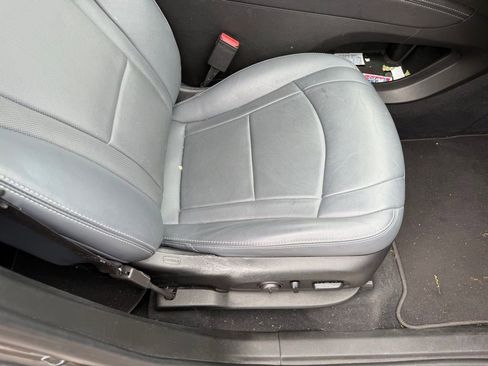 Used 2020 Buick Enclave Essence image 18