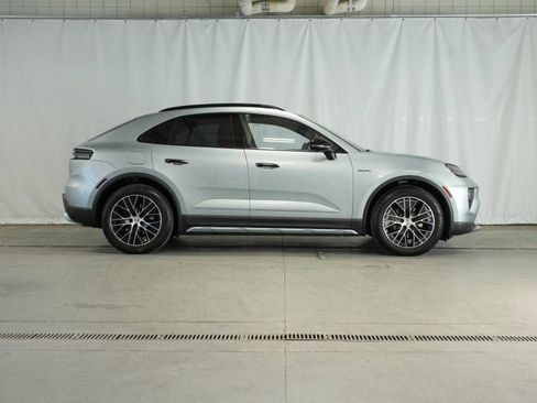 Certified 2025 Porsche Macan 4 Electric AWD/4WD image 8
