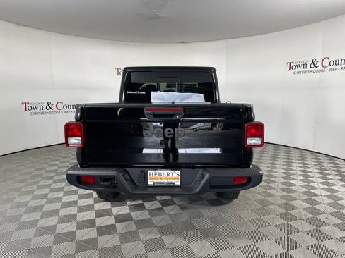 New 2025 Jeep Gladiator Sport image 8
