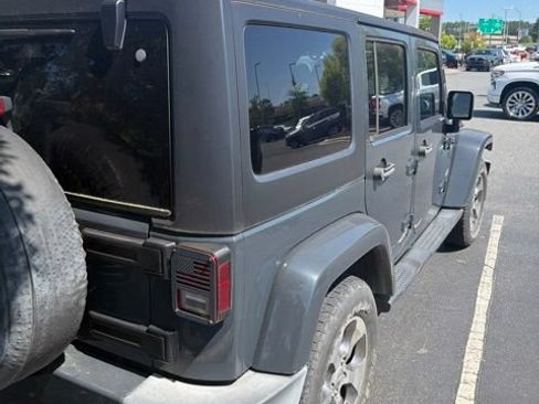 Used 2016 Jeep Wrangler Unlimited Sahara w/ Connectivity Group AWD/4WD image 6