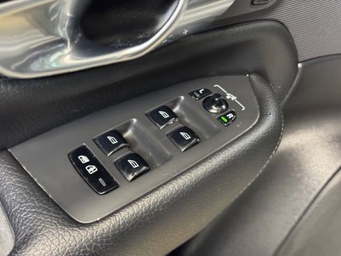 Used 2018 Volvo XC90 T5 Momentum w/ Convenience Package image 9