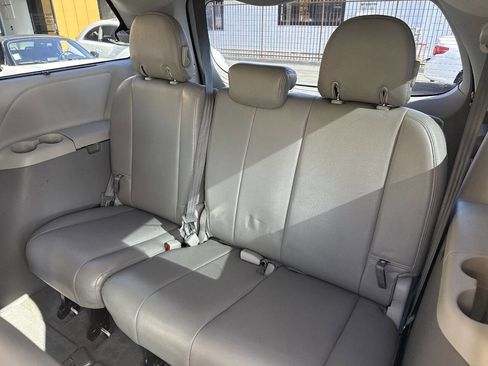 Used 2014 Toyota Sienna LE FWD image 25