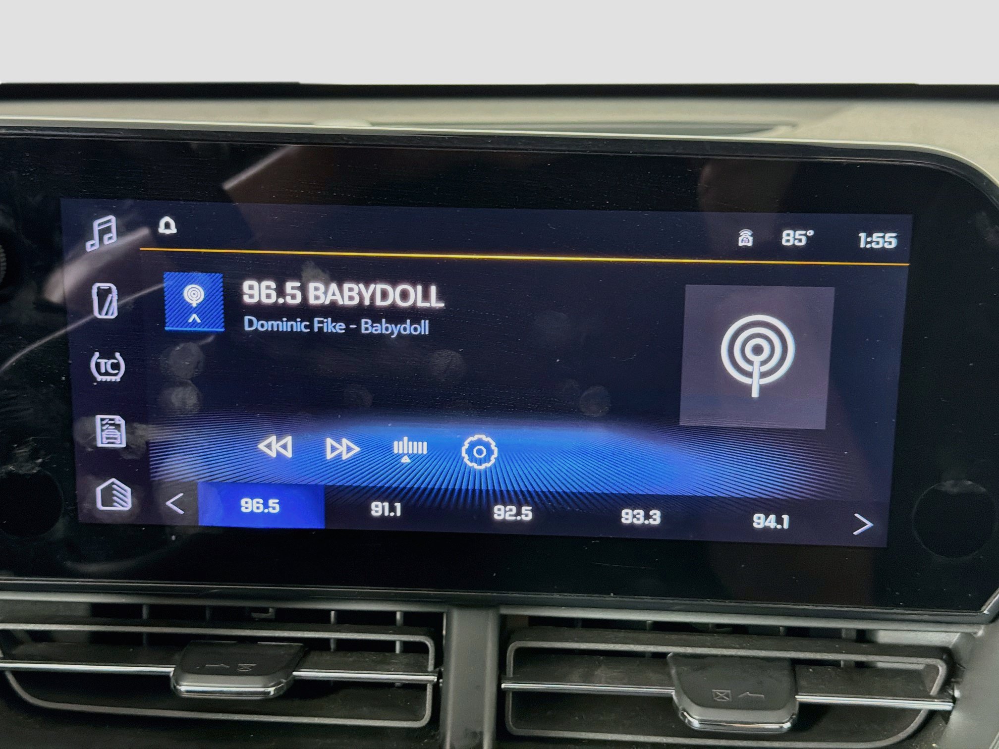 Used 2025 Chevrolet Trax LT FWD image 19