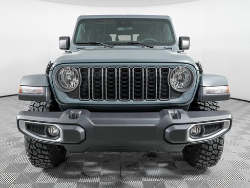 Used 2025 Jeep Gladiator Sport image 2
