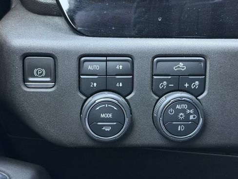 Used 2023 Chevrolet Silverado 1500 RST w/ Z71 Off-Road Package AWD/4WD image 22