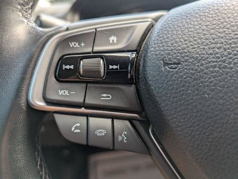 Used 2018 Honda Accord Touring image 19