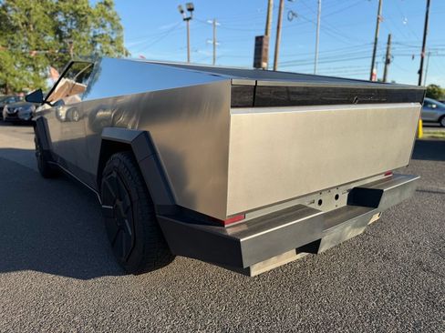 Used 2024 Tesla Cybertruck AWD Crew Cab image 11