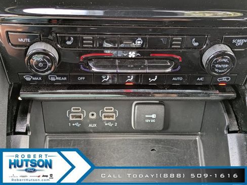 Used 2023 Jeep Grand Cherokee L Laredo image 27