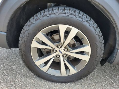 Used 2020 Ford Explorer Platinum w/ Premium Technology Package AWD/4WD image 6