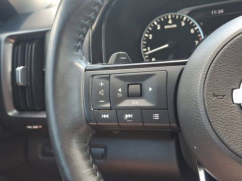 Used 2023 Nissan Pathfinder SL AWD/4WD image 22
