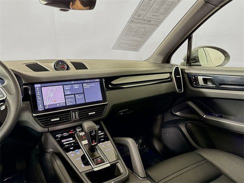 Used 2019 Porsche Cayenne image 25